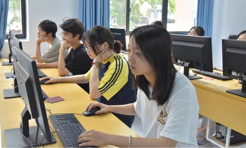 人工智能与大数据学院成功举办第二届程序开发大赛开幕式暨信息技术人工智能应用软件开发